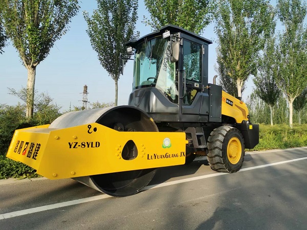 8噸全液壓單鋼輪振動壓路機(jī)
